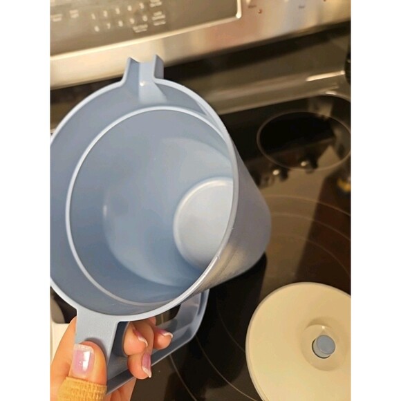 Vintage Tupperware 2qt Pitcher Jug Country Blue with Push Button Lid 1676-4 - Picture 14 of 14